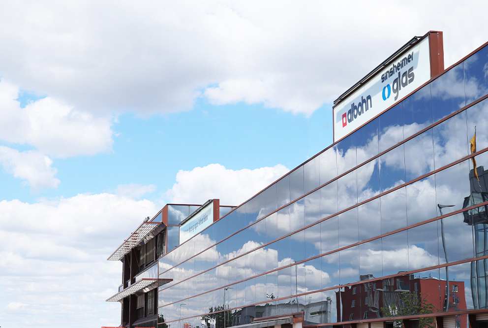 Firmengebäude der Unternehmensgruppe Alfred Bohn – moderne Zentrale im Fokus, Symbol für Innovation und Qualität.